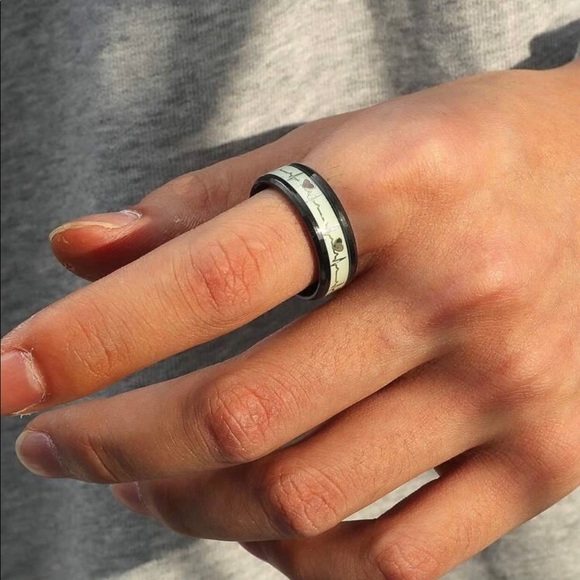 New beautiful Men Heartbeat Design Ring , - Picture 2 of 3